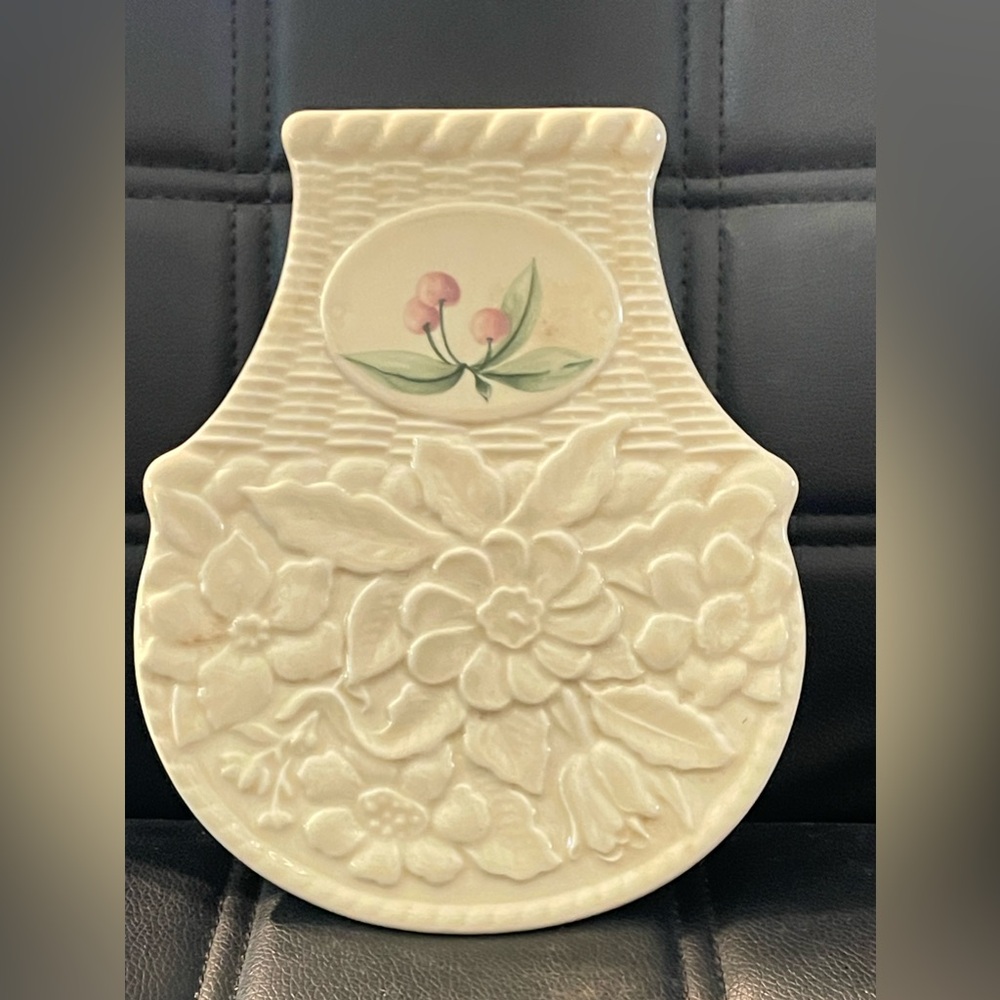 Pfaltzgraff Tea Rose Flower Basket Trivet - Hot Plate Retired USA